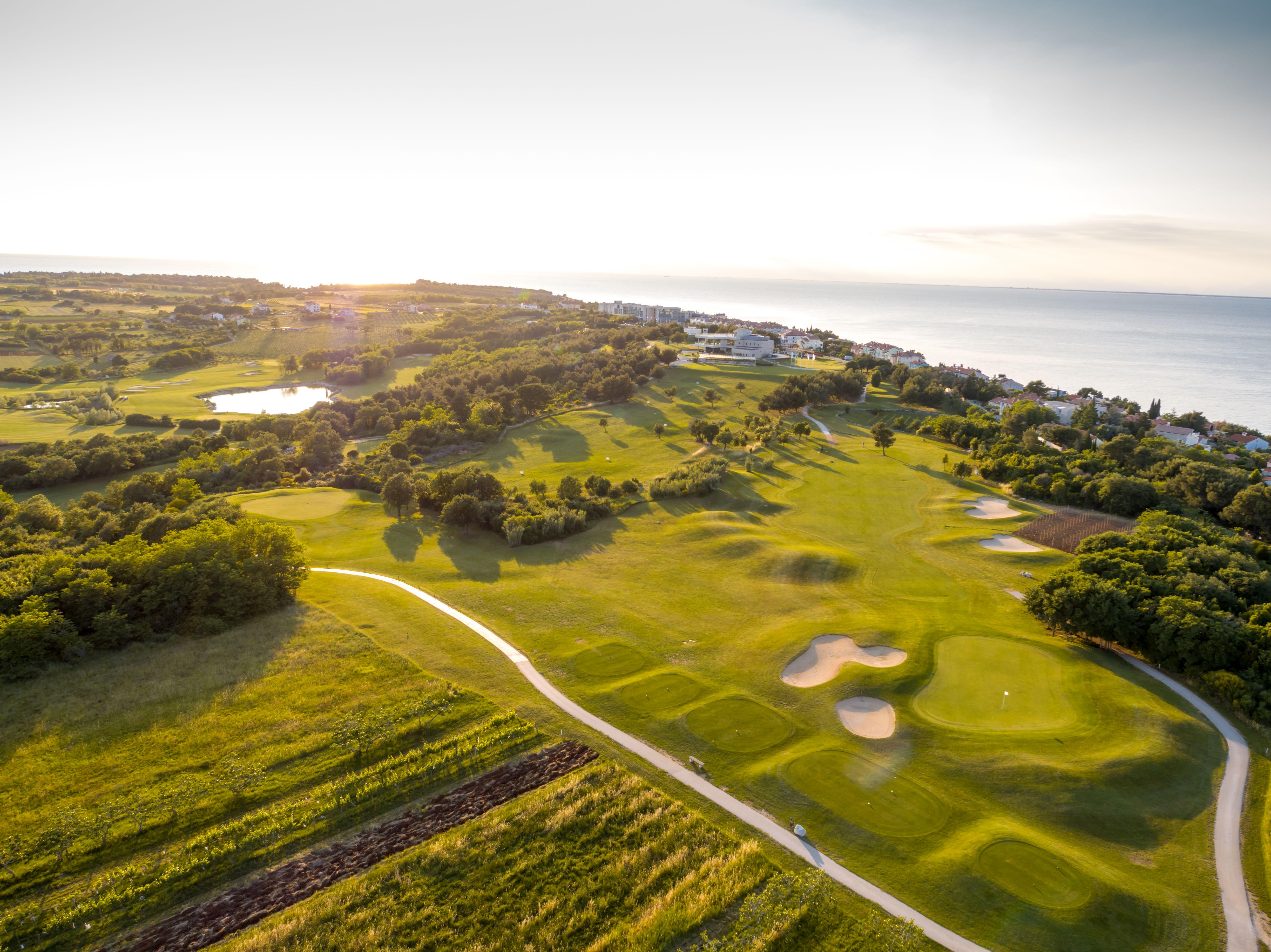 Kempinski Hotel Adriatic Istria Croatia Savudrija Esterno foto Aerial view of the golf course at the Ocean Edge Resort